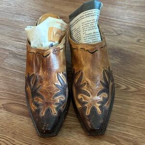 Women's Brown Leather Ankle Booties with Decorative Stitching